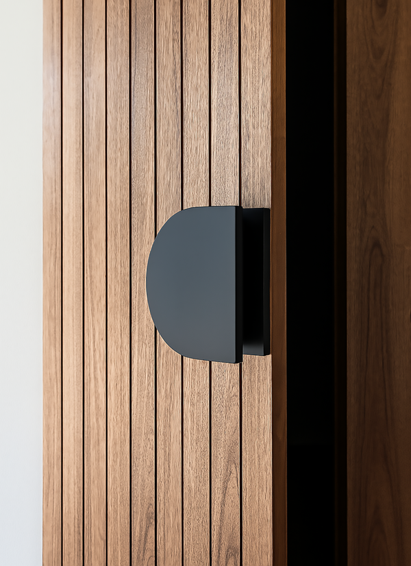 ZMTONLINE Matt Black k D-plate 220mm pull handle on a Timber door. Z-PH220D-PC-BLK