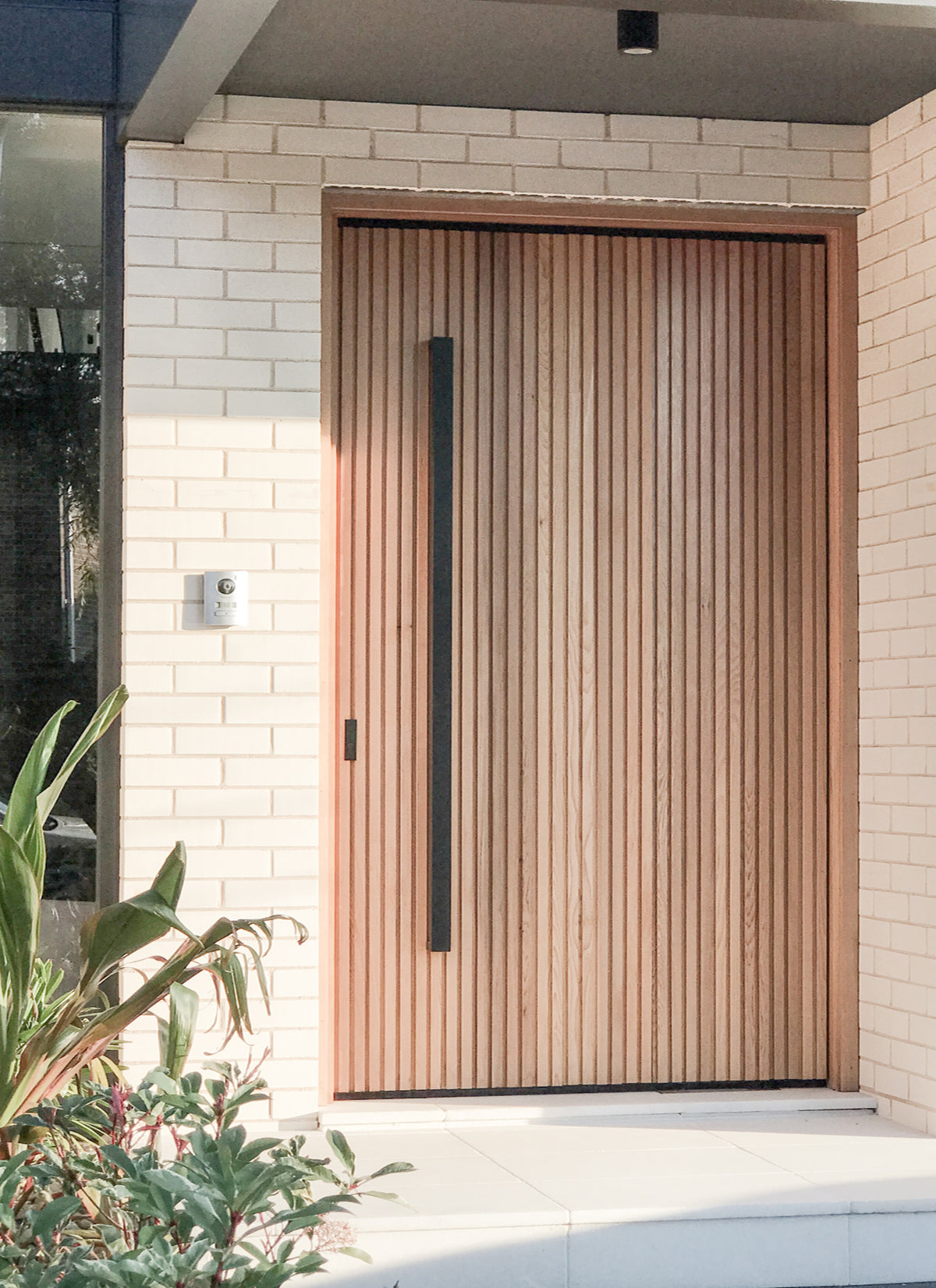 ZMTONLINE, Timber door featuring Matt Black Entry door pull handle set (Urban Series)